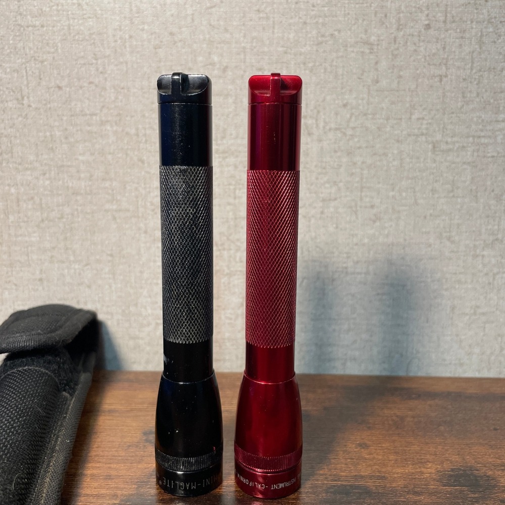 Maglite Mini AA Flashlight Bundle Red and Black with Nylon Belt Holster 2 Pack - Picture 4 of 11